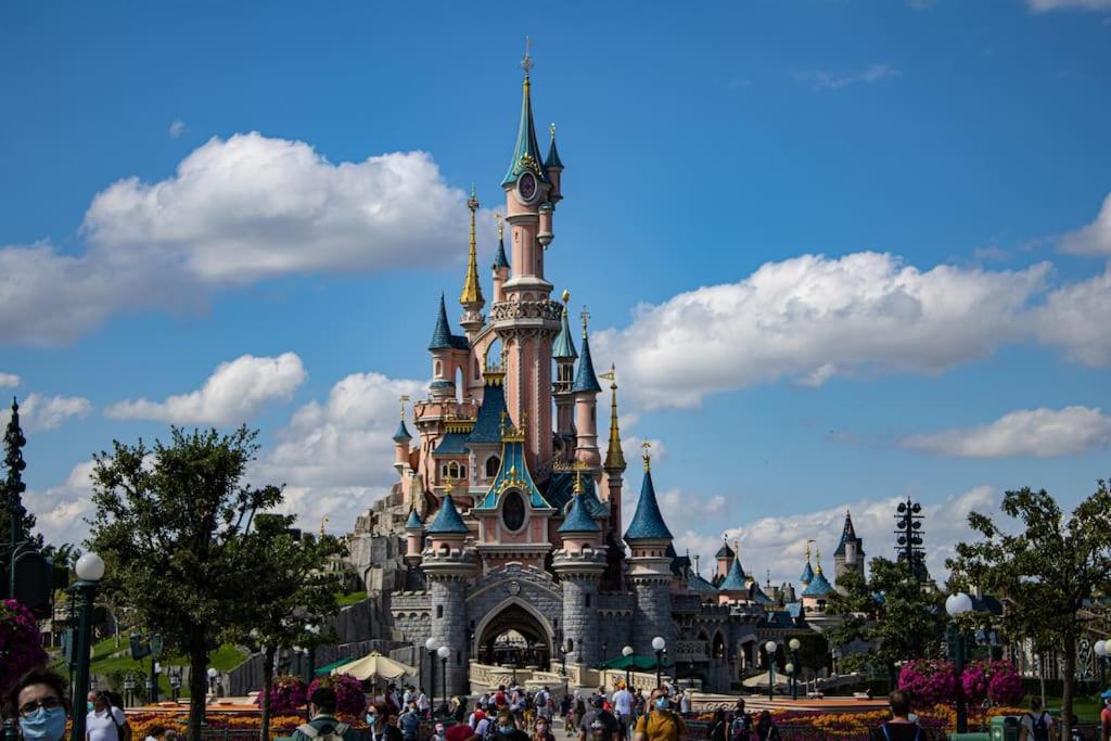 World Of Lovers *Paris*Disney* بوسي سان جورْج المظهر الخارجي الصورة